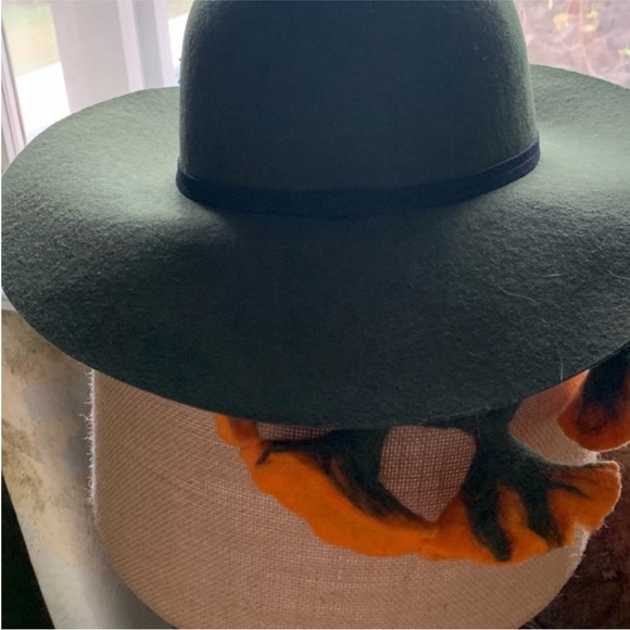 Nine West Women felt hat Elegant Olive Green Women's Hat size M - Picture 2 of 3